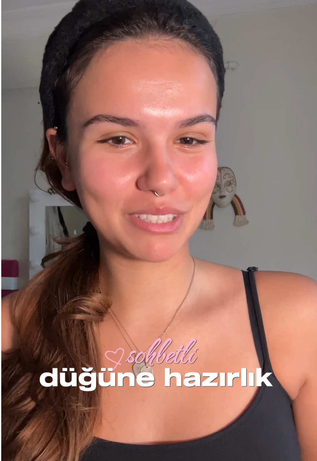 nasıl olmuşumm bacımmm💞  kullandığım ürünler sırasıyla:   loreal paris lumi glotion - 902 nyx buttermelt glazed - 03 hola likit allık - hot bronze nyx fat cheeks allık - fb02 hola baking powder -transparan loreal paris infaillible 3 second sabitleyici the balm bronzer-bahama mama sglam allık - chakra rare beauty highlighter - exhilarate mua far paleti - neutral wanderlust advb far paleti - alpha duo 2 pan maybelline mascara - sky high waterproof @L’Oréal Paris @NYX Professional Makeup @Hola @theBalm cosmetics @Rare Beauty @ADVB @Sglamco @Maybelline NY  mecburen *reklam*