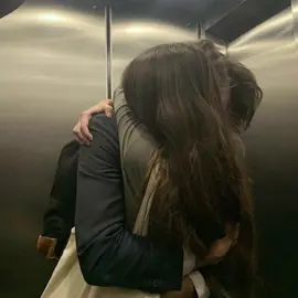 Объятие — это физическое выражение привязанности, когда двое или более людей обхватывают друг друга руками. Это универсальный способ невербального общения, который может выражать любовь, дружбу, поддержку и сочувствие. Объятия полезны для здоровья, так как снижают уровень стресса и способствуют выработке «гормонов счастья», таких как окситоцин и серотонин. #объятия #hug #hugs #aesthetic #ялюблютебя 