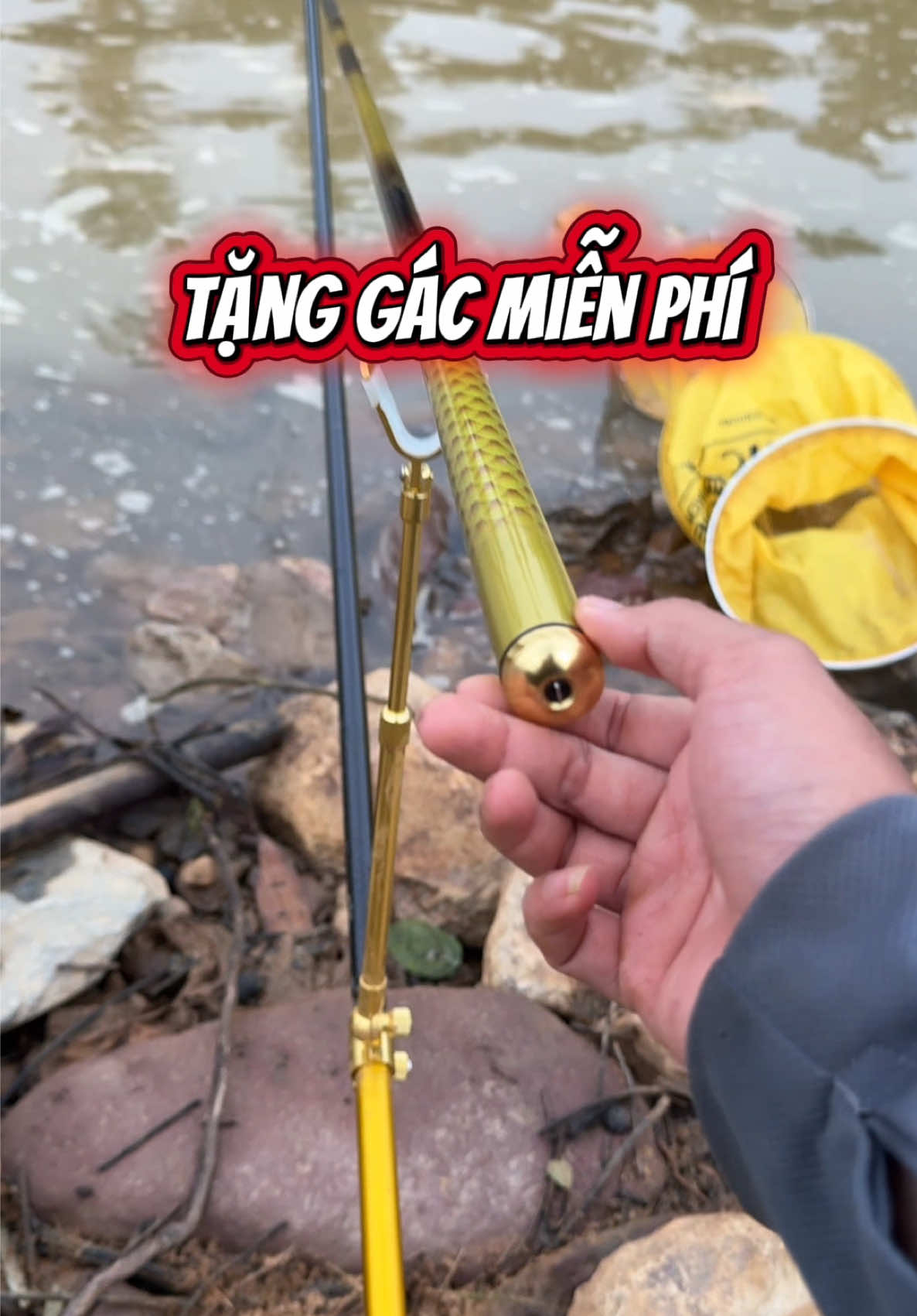 Cần Phục Vương TH1 đang tặng gác cần. Thông tin cần: tải tĩnh 4kg, tải cá lên tới 25kg Được làm từ sự kết hợp carbon M40X và T1100 Hộp cứng, có ngọn phụ, thẻ bảo hành 2 năm 2 lóng…