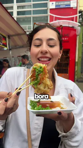 Comemos o guioza mais formoso da Liberdade. Ele fica na feira da liberdade aos domingos no bairro japonês aqui em São Paulo!  #comida #liberdade #foodtiktok #comidajaponesa 