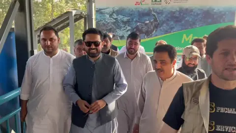 وزیر اعلیٰ خیبر پختونخوا محمد سہیل آفریدی کا بی آر ٹی پشاور کا دورہ   یونیورسٹی آف پشاور اسٹیشن سے ٹکٹ لے کر  عام شہریوں کی طرح بس میں سفر کیا   شہریوں نے وزیر اعلیٰ کو اپنے درمیان پا کر خوشی کا اظہار کیا اور سیلفیاں بنائیں