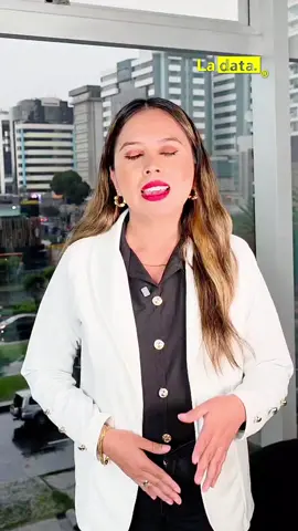 #Tendencia Se cae el relato: Beneficios laborales siguen intactos pese a la campaña de miedo del correísmo. En los últimos días, sectores del correísmo han difundido el falso rumor de que el Gobierno busca eliminar el décimo tercero y décimo cuarto sueldo. Esto es falso! La ministra de Trabajo ha reiterado que no existe ninguna propuesta para modificar o eliminar estos beneficios, que continúan garantizados en la legislación laboral ecuatoriana. Lo que sí avanza es la participación del país en la Coalición Internacional por la Igualdad Salarial, una iniciativa para cerrar la brecha salarial entre hombres y mujeres, no para reducir derechos. @ladataec👈 #ladata #TendenciaPolítica #MinisterioDeTrabajo #DecimoTercerSueldo 