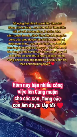 Cúng muộn cho các con#nammoadidaphat🙏🙏🙏 những thiên thần bé nhỏ chưa kịp cất tiếng khóc chào đời. Từng bình sữa, chiếc áo, đôi tất nhỏ xinh, từng đóa hoa tươi thắm... không chỉ là lễ vật dâng lên mà còn là tình yêu VÔ ĐIỀU KIỆN CỦA MẸ dành cho các con và lời nhắn nhủ dịu dàng: 