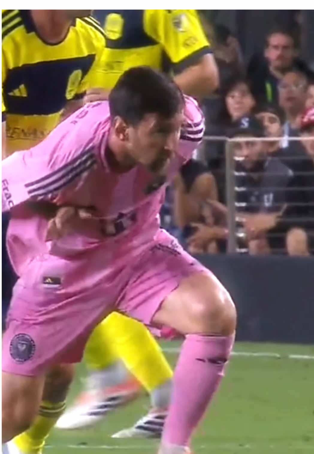 #MESSI MADE IT LOOK TOO EASY 😮‍💨  (via @Major League Soccer on Apple TV) #leomessi #intermiami #football #futbol 