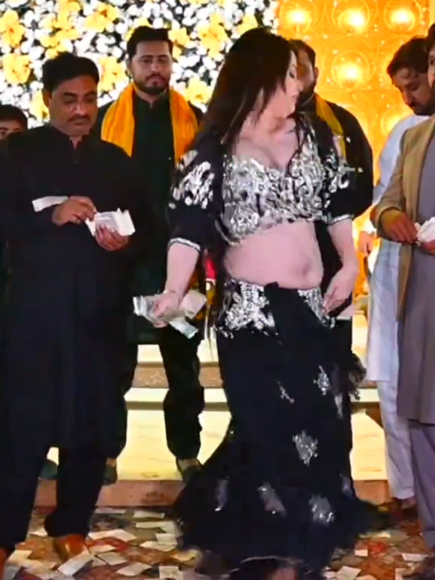 Nasha _ Palak Naaz _ TikTok Viral Song 2025 _ Rehman Studio #newsongsariki2025 #newsongsariki2024 #rimalalishahofficial13 #urwakhansarikisong #mehakmalikofficial578 