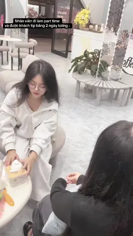 Sinh viên năm nhất đi làm nên vẫn còn hơi bỡ ngỡ ☺️