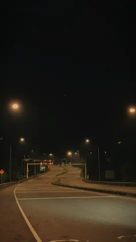 Background video | ලයික් එකක් දාගෙන යන්න❤️.                                                #foryoupage #fyp #night #backgroundvideo #viral @SriLanka TikTok @ʀᴜᴍᴇᴛʜ @creator search insights 