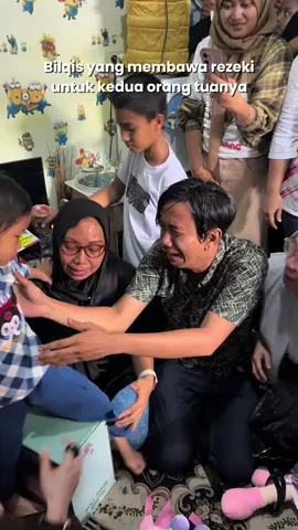 Bilqis yang membawa rezeki untuk kedua orang tuanyaa  Insya Allah akan diberangkatkan Umroh oleh ibu aji Nurul Damayana  alhamdulillah sudah di temukan 