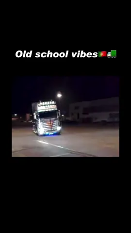 Old school truckin vibes😍.              #oldschool #oldtrucks #trucking #fyp #trucks 
