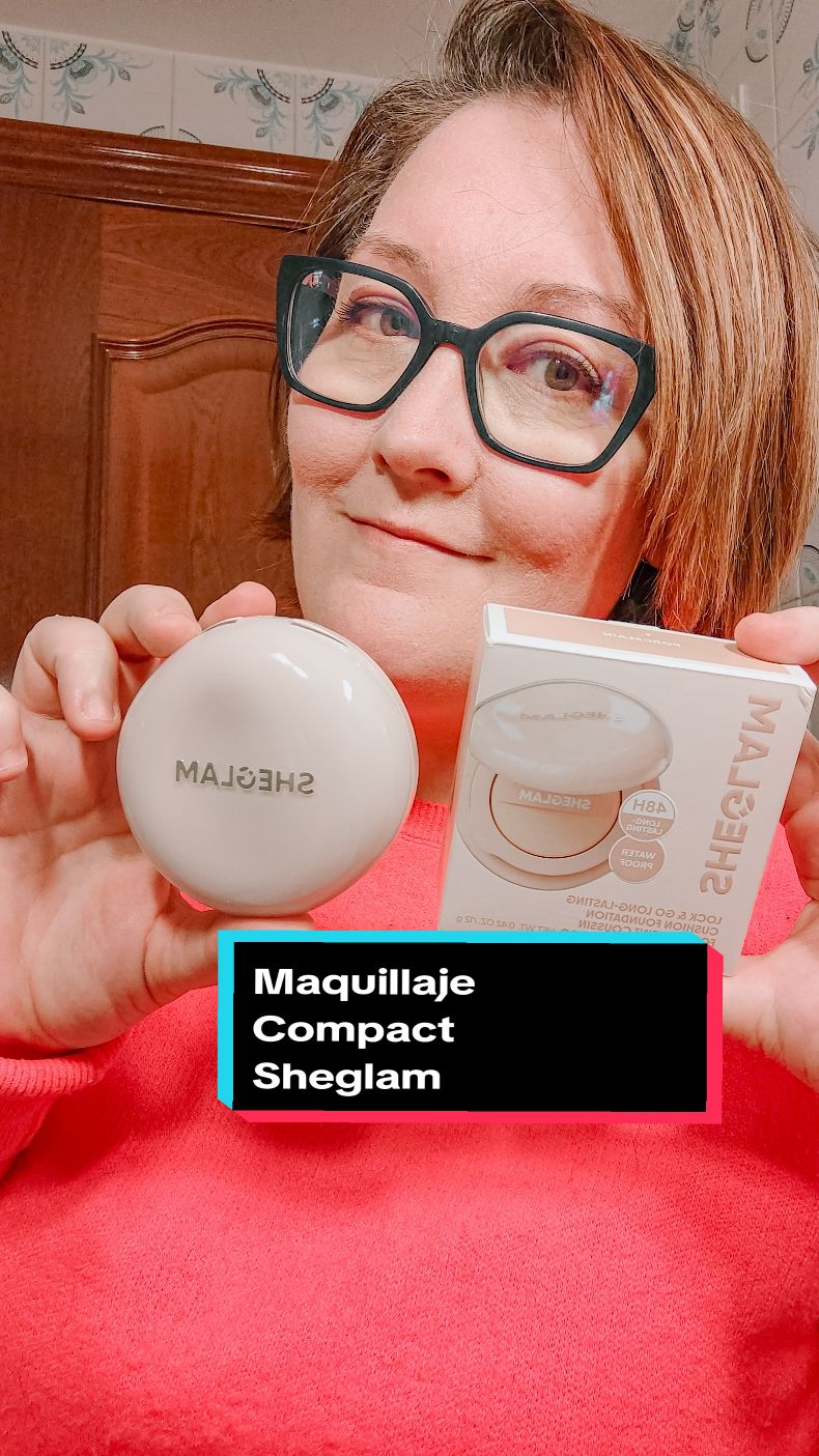 🧏🏻‍♀️Base de larga duración SHEGLAM Lock & Go🧏🏻‍♀️ Buenas tardes #tiktoker  hoy os muestro mis nuevos maquillajes @SHEGLAM  Me gustan porque son ingredientes puros, libres de crueldad. 🧏🏻‍♀️PIEL IMPECABLE TODO EL DÍA; •48 HORAS DE DURACIÓN* Dura todo el día. •COBERTURA MODULABLE. Acabado mate natural. •A PRUEBA DE SUDOR. Perfecto para llevar. •FÓRMULA QUE CUIDA LA PIEL. Nutre la piel con el tiempo. •TECNOLOGÍA DE LÍQUIDO A POLVO. No necesita fijación. Textura Cremosa. Acabado mate suave. 🧏🏻‍♀️INGREDIENTES; •ALCOHOL DE MIRRA ROJA. Calma e hidrata la piel. •CORTEZA DE TOMATILLO DE SOLANUM VERDE. Reafirma la piel y los poros. •EXTRACTO DE LENTEJAS PEQUEÑAS. Regula el sebo y controla la grasa. ¿Qué os parecen?¿Os gusta el resultado?¿Lo habéis probado? Tono Chantilly  🆔 169360491 https://shein.top/8svzwty Tono Porcelain  🆔 170964045 https://shein.top/abgqex4 . . . . *Publi #sheglam #SHEGLAMcushionfoundation #sheglamfoundation #maquillaje #beauty #cosmetica #cosmeticos #belleza #cosmetics #beautyful #colaboracion #productoregalado #noviembre #noviembre2025 #maquillaje #maquillajecompacto #beauty #beautyful #cosmetics #cosmetica #cosmeticos 