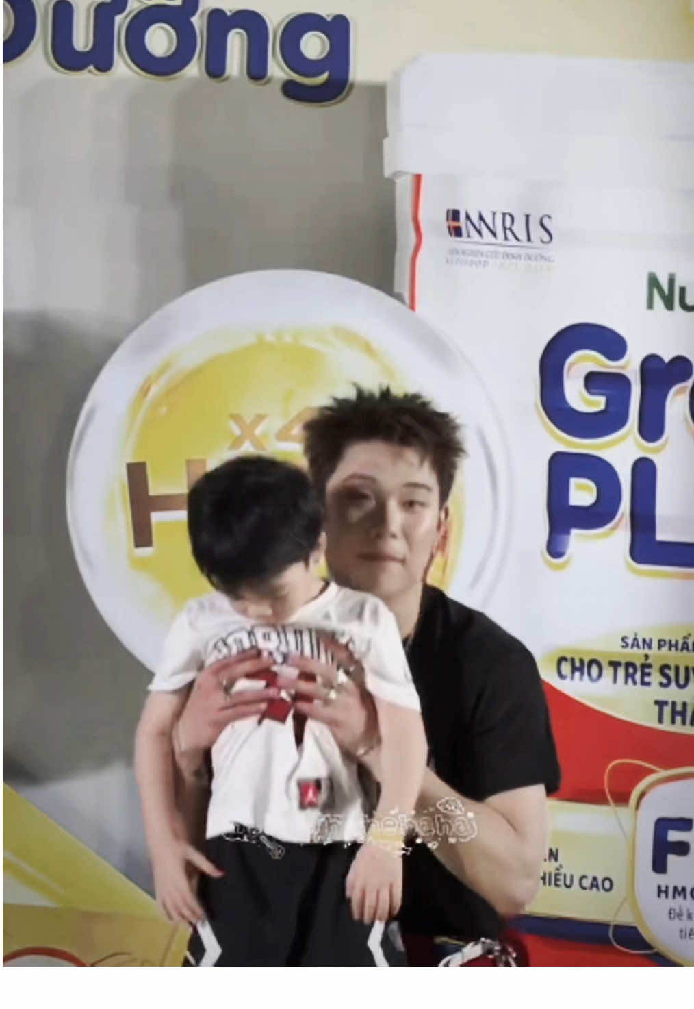 Ùiii uôiii😱....Cú nhấc nhẹ tênh đến từ chú @Dương Domic 😙 hẹhẹhẹ Cre: nghihihehehaha #DuongDomic #nutifoodgrowplus #Tiktokviral #xuhuong #SociaDD_DaretoDream 