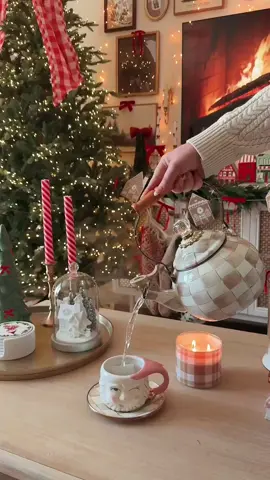 All I want for the holidays is a cozy Christmas day 🎀🎅🏼❤️  #christmasaesthetic #christmasroutine #christmasaesthetic christmas day in, girly chrismtas, christmas girl, classic christmas #chrismtasvibes #christmasdecor