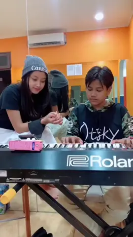 VALEN FEAT CANTIKA DAVINCA            #valen #cantikadavinca #milen 