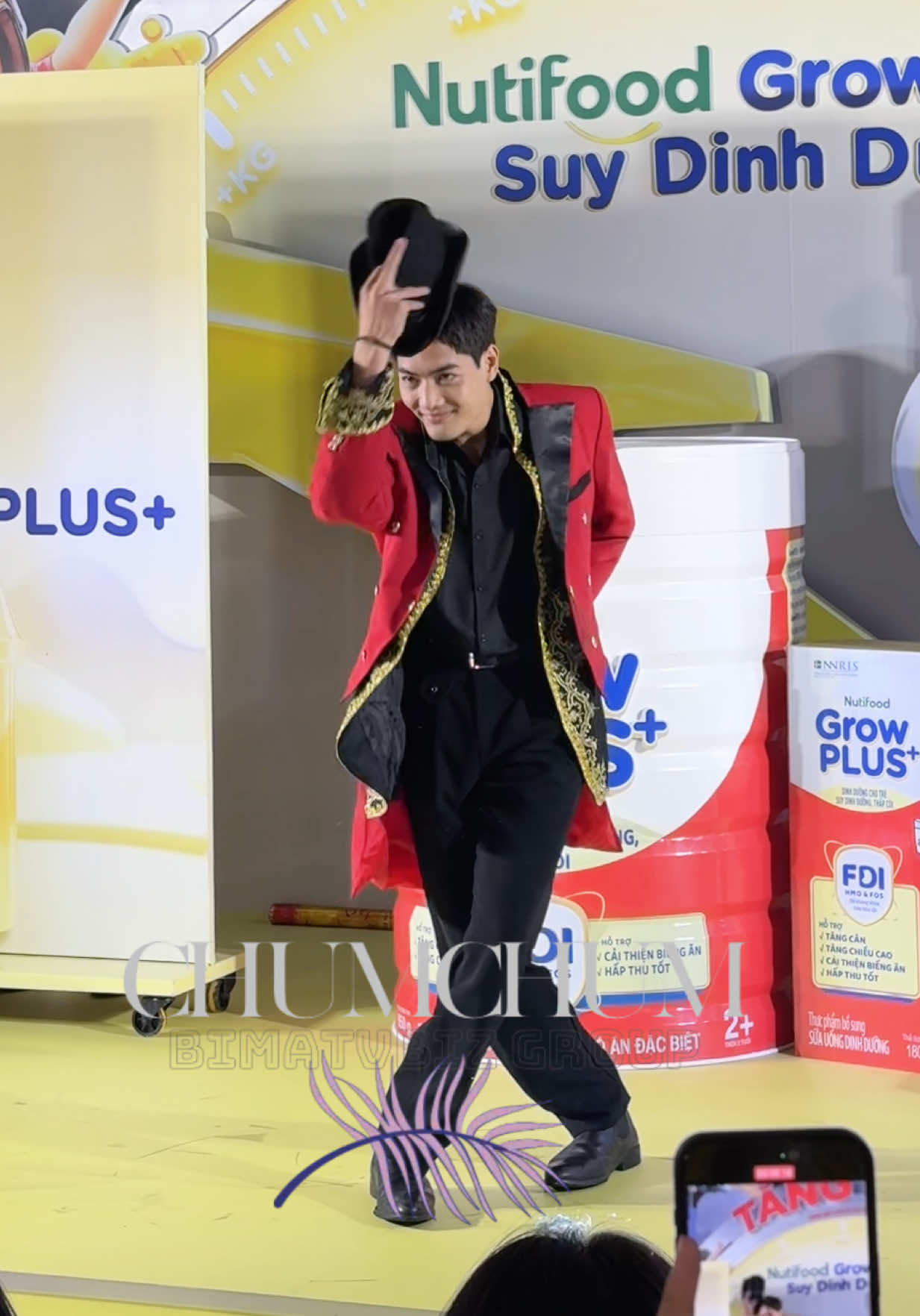 Tiết mục mở màn cực đặc sắc và vui nhộn dành cho các bé nhỏ tại ngày hội Vẽ chuyện lớn của Nutifood GrowPlus+ #NutifoodGrowPLUS #Ngayhoivechuyenlon  #NutifoodGrowPLUStangcan #SuyDinhDuong #NutifoodGrowPLUSbychumchum