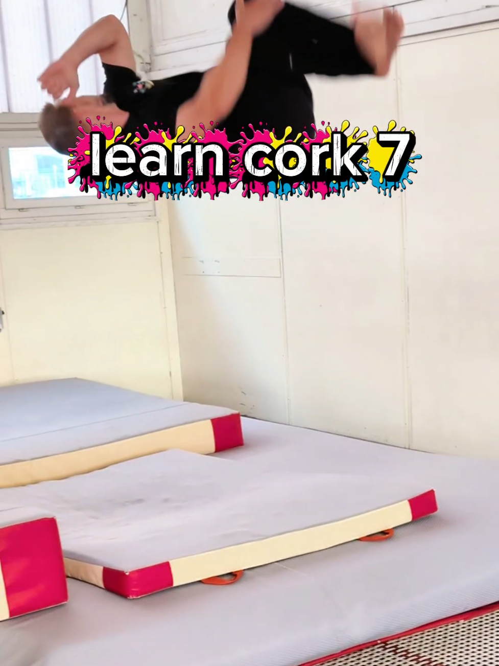 apprend le cork 7 pour essayer sur le snowpark cet hiver #cork #cork7 #trampoline #ski #tricks 