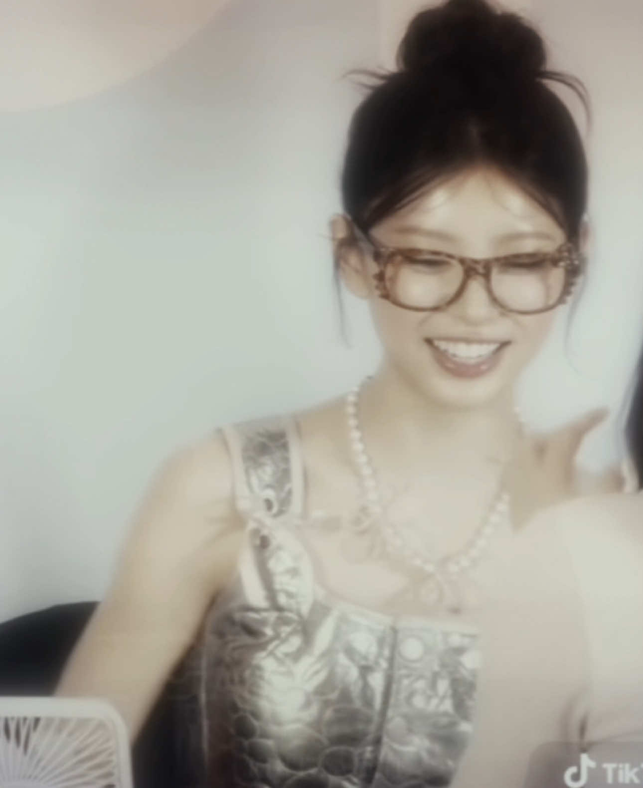 finally made a edit 😭  #MOKA #ILLIT #FYP #EDIT #CAPCUT  I hate school so much 🤞🏼