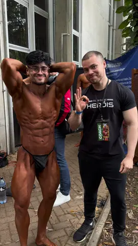 Adriel iniciou a pintura para os palcos! Nos desejem sucesso 💪🏻 #musculação #fisiculturismo #fisiculturismonatural 