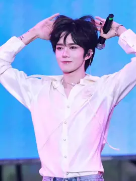 😍😍🥰🥰😘😘 #eliothuang #huangxing 