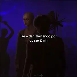 #JAE & #DANI | flertes fortíssimos flagrados no the monica club . . . (mano se no meio da temp o jaeyoon mandar msg para a dani eu vou surtar) . . . . ——— #ordemparanormalrpg #hexatombe #jaeyooncosplay 