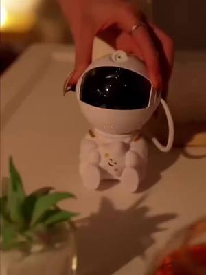 حوّل غرفتك لعالم مليان نجوم وألوان مختلفة مع جهاز الإضاءة الفضائي بالريموت تحكم كامل