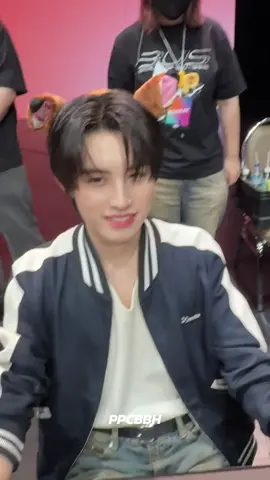 เกอเก่อห่าว @AA BUS #aaashirakorn #เอเออชิรกรณ์ #busbecauseofyouishine ##BUS_BECAUSEOFYOUISHINE_FANSIGN