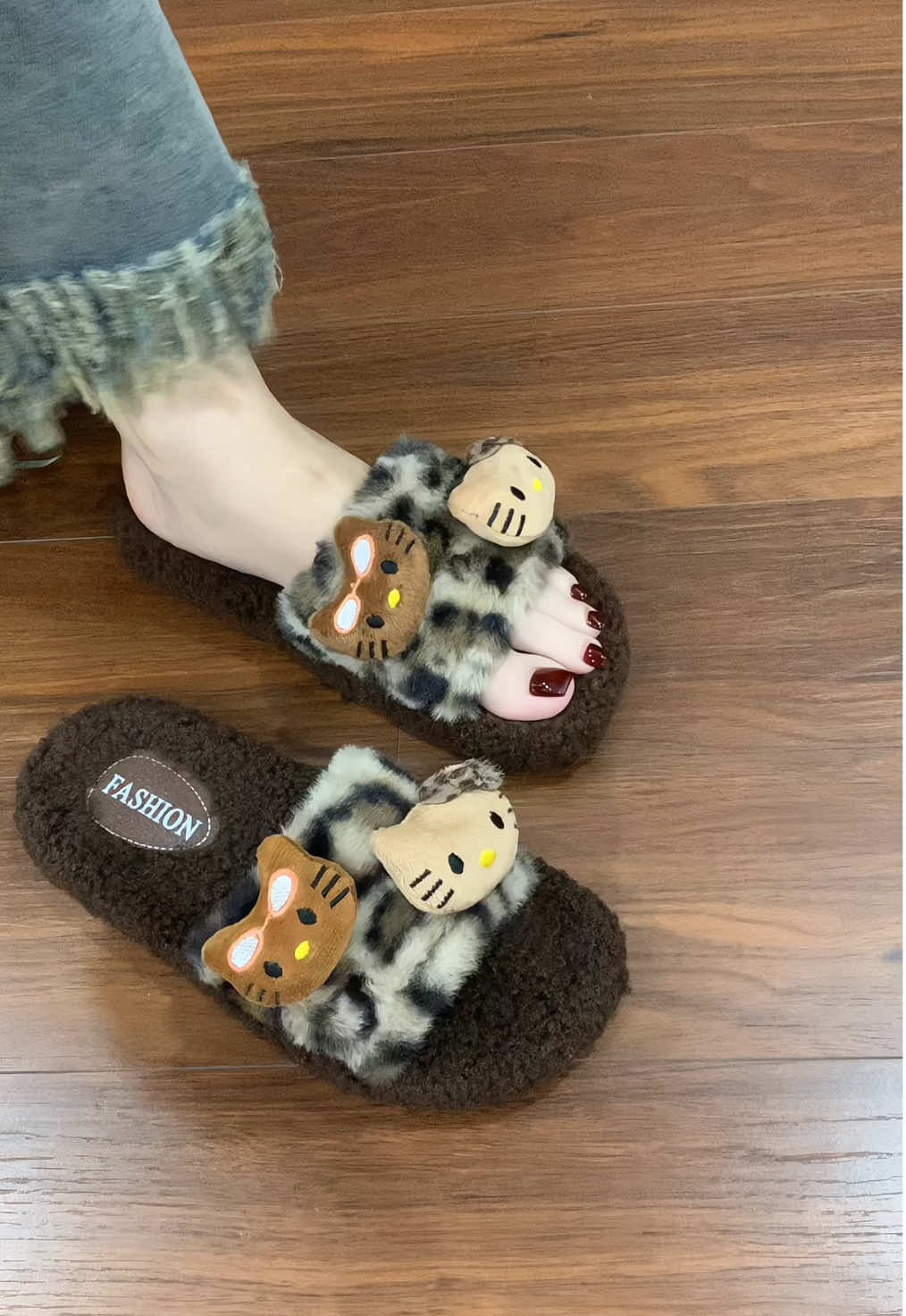 Dép lông quai ngang gắn mèo siêu siêu đáng yêu🥰✨#giaydepnu #giaydep #giaydepxinh #fyp #xuhuong  @Lucie Shoes  @Lucie Shoes 