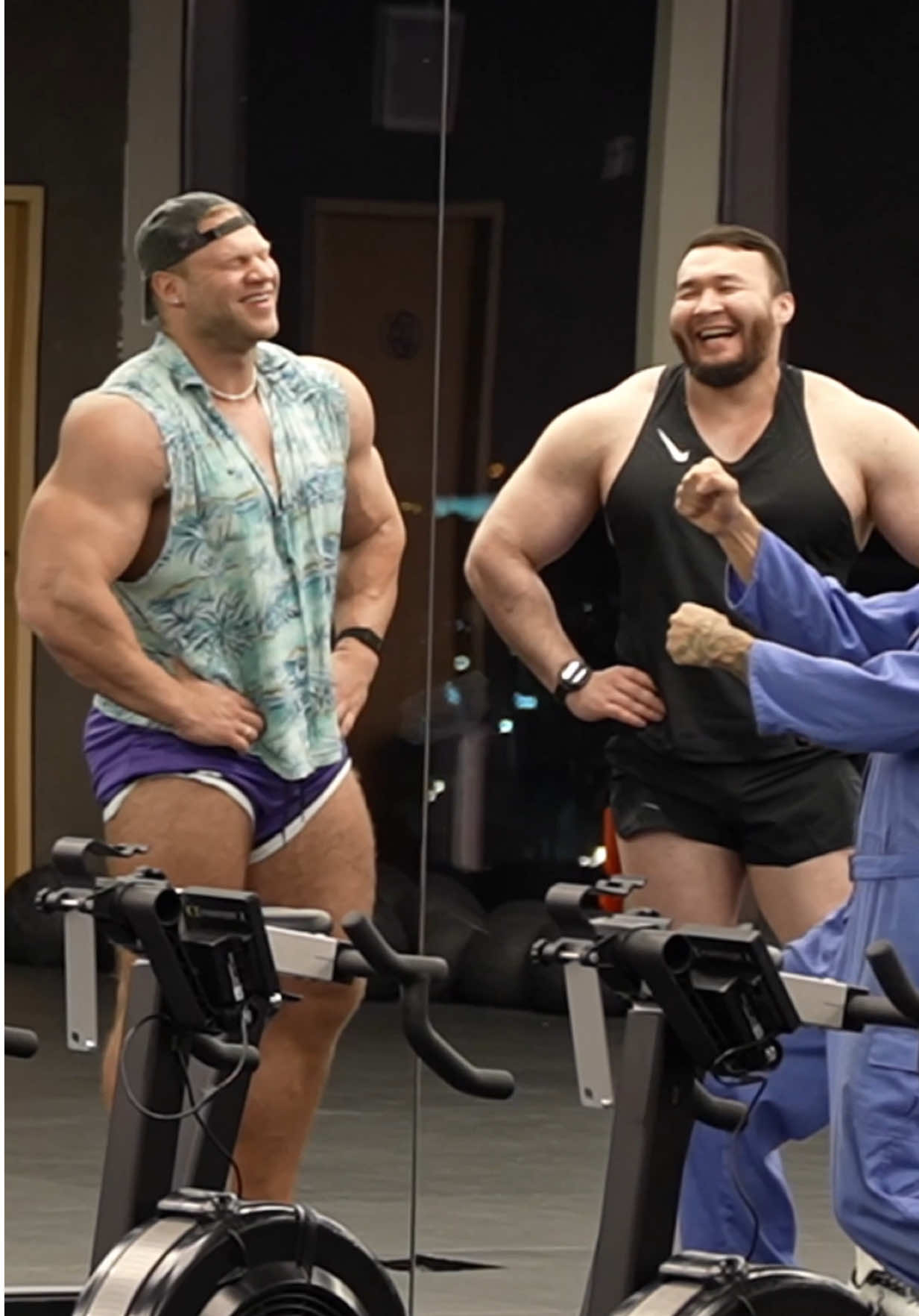 I’m the book ?🤭 #anatoly #gym #prank 