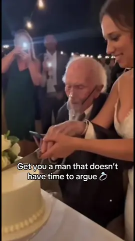 #stitch with @jayebanksxo he’s aging backwards help @theseremet 