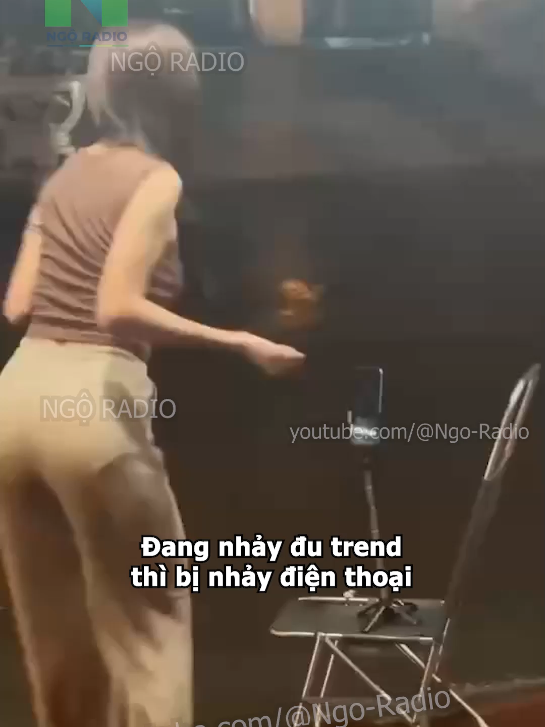 Đang nhảy đu trend thì bị nhảy điện thoại#viraltiktok #ngoradio #tintuc #cuocsong #phapluat