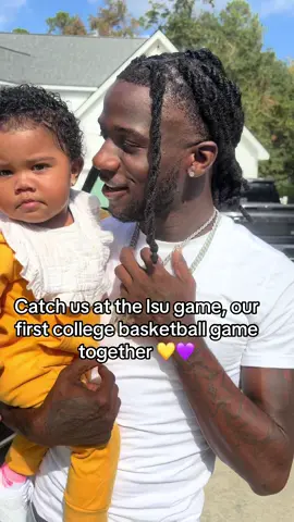 Look how she just put chosen inna lock just to kiss him 😂💙😍 #fyp #fypシ #viralvideo #naomi #dook 