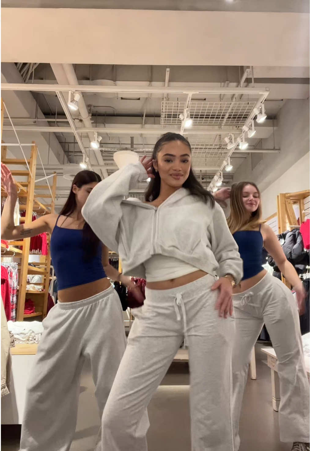 💃💃 @Garage Clothing #iweargarage #garagepartner #garageemployee #mtl #garageclothing 