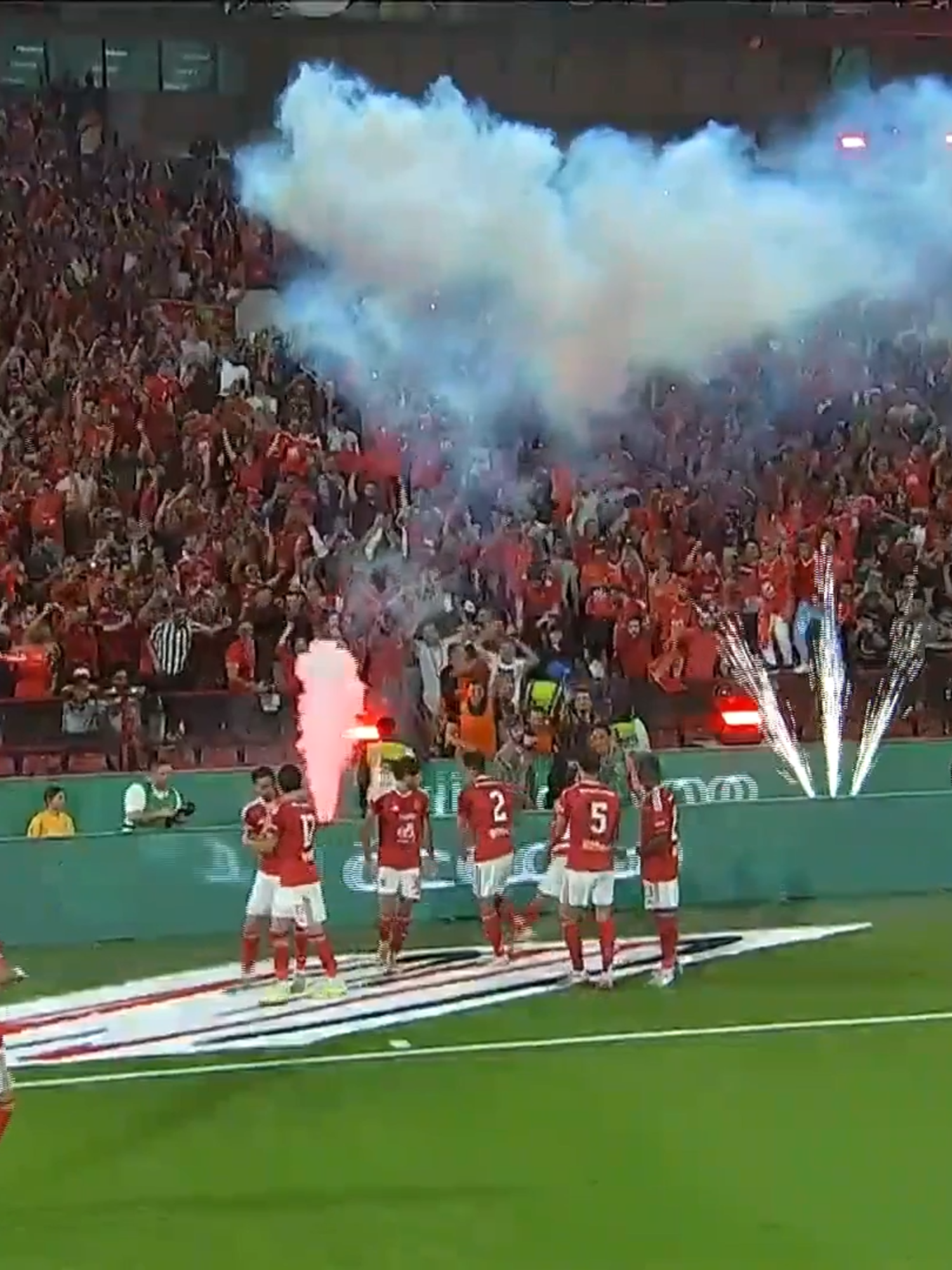 🚨 للــمـــرة 16 فــي تـاريــخــــه الأهلي يتوج بطلاً لكأس السوبر المصري، بفوزه على غريمه الزمالك 2-0 في العاصمة الإماراتية أبوظبي 🎥 شـــاهــد الأهــــداف 👇 #دبي_الرياضية #الأهلي  #الزمالك #SuperCupAD