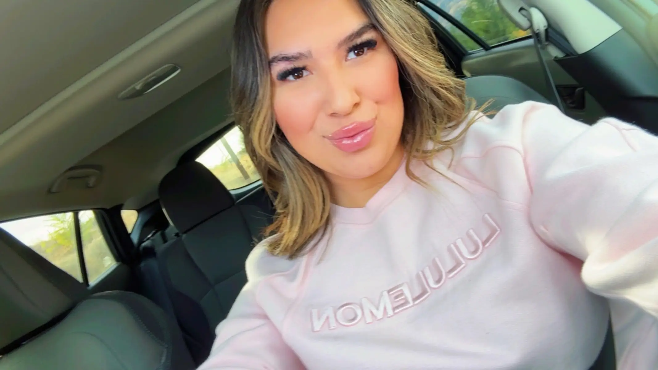 Happy Sunday Dolls 🩷 #OOTD #lululemon #newbalance9060 