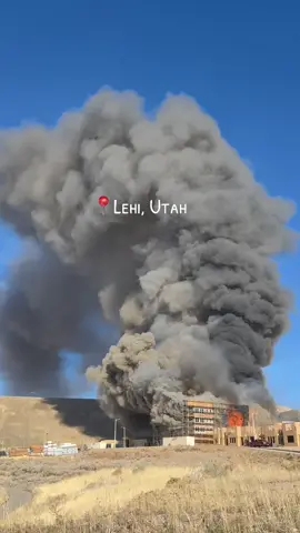 Fire happening now. Hopefully no one is hurt, looks like it’s a new building so no occupants😬 always hate to see it #utah #lehi #lehiutah #fire #news 