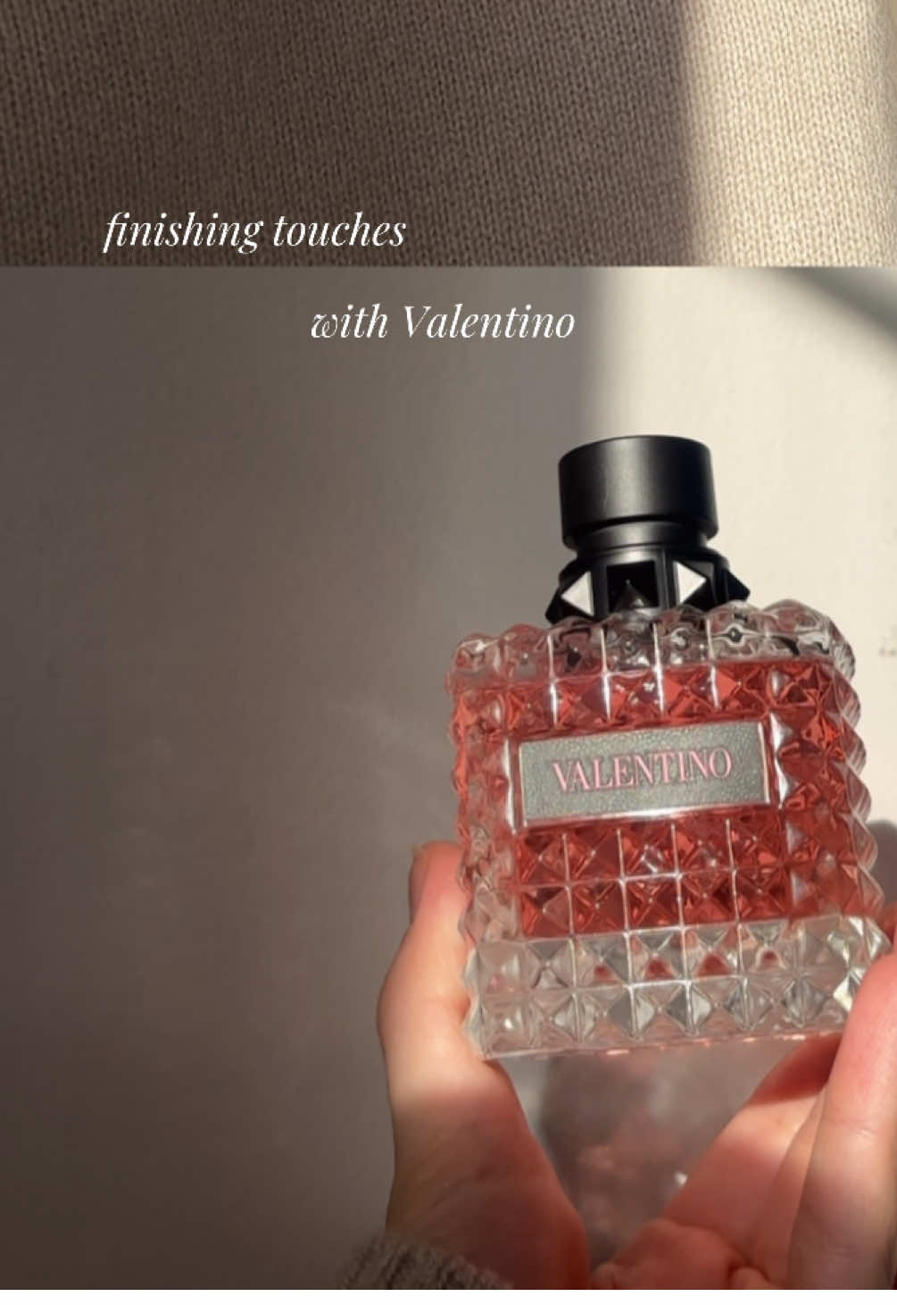 finishing touches with @Valentino.Beauty Born In Roma Donna Eau de Parfum & Spike Valentino Hydrating Disco Balm, a pH-activated melting lip balm with 24H hydration 🤍 #valentinoborninroma  #vanillaperfume #perfumereview #spikevalentinodiscobalm #GiftedByValentinoBeauty 