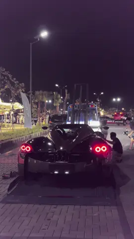 buat ketemu mobil ini lagi, harus nunggu 315 hari dulu #Huayra #paganihuayra 