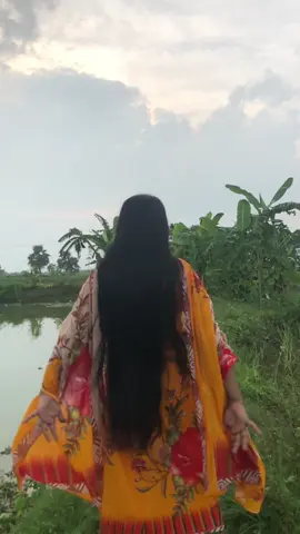 আমারে ভালোবাসলে কি হইতো..?  ভালোবাসার অপরাধে তোমার কি ফাসি হইতো..? তোমার কি একবেলা না খাইয়া থাকা লাগতো..?  দুঃখ পাইতে হইতো..?  আমি তো তোমারে দুঃখ পাইতে দিতাম না..! না খাওয়াই রাখতাম না..! তোমারে কেউ ফাসিও দিতোনা..!  তুমি আমারে ভালোবাসলা না ক্যান..? আমারে রাইখা ভালোবাসলা ,, তারেই ক্যান বাসলা.?  আমার ভালোবাসা কি কমতি আছিলো..? সে কি আমার চাইতে তোমারে বেশি ভালোবাসে..?  আমি আজও বুঝতে পারি না..  তুমি ক্যান আমারে শেষ পর্যন্ত ভালোবাসলা না..!   শুনেছি মানুষের ভালোবাসা পরিবর্তন হয়..!  কিন্তু তোমার মতো আমার ভালোবাসা ক্যান পরিবর্তন হয়না..!  ক্যান আমি তোমারে ভুইলা অন্য কাউরে ভালোবাসতে পারিনা..?   তুমি কত কি ভালোবাসলা..!  কুকুর পুষলা.! বিড়াল ভালোবাসলা পশুপাখির কতো যত্ন নিলা...!   তুমি শুধু আমারেই ক্যান একটু ভালোবাসলা না.....?? তোমার কি খুব লোকসান হইয়া যাইতো আমারে একটু আগলাইয়া রাখলে....???  😅❤️‍🔥