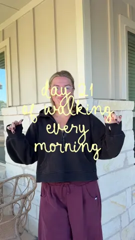 HAPPY SUNDAY 💫 did a quick family walk this morning!! we all got a little sunshine & movement in 👟👧🏼 one had a scooter, one had their bike, and the baby was in the stroller! 