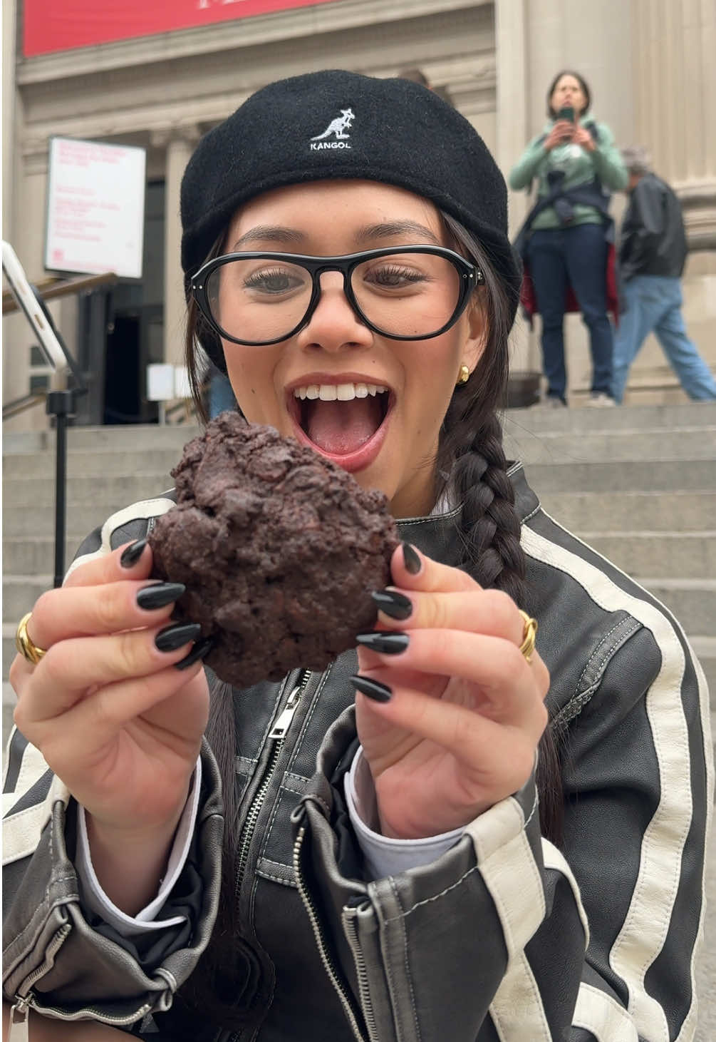 It was truly love at first sight 🤎 #levain #darkchocolate #newyork #met 