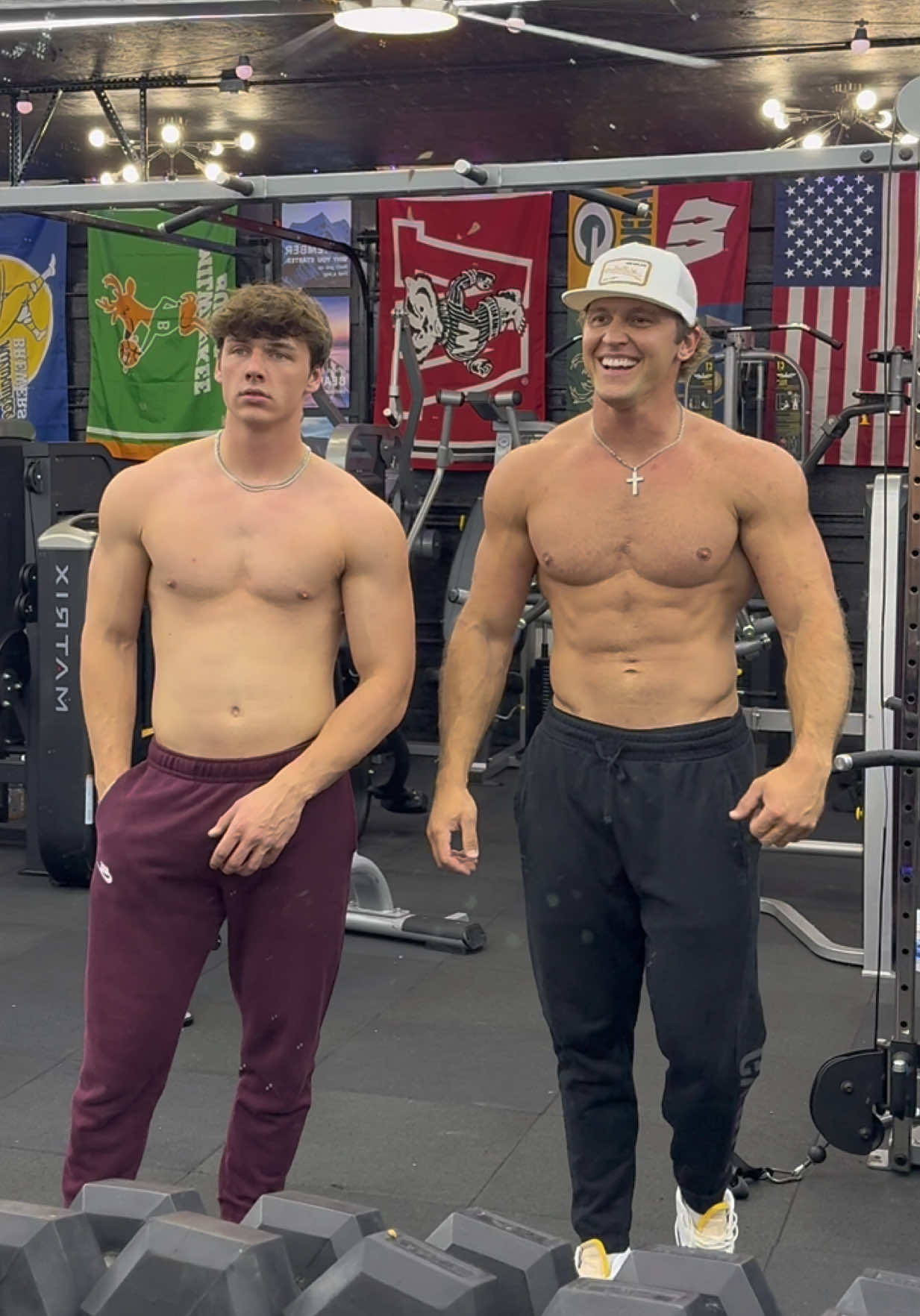 Behind the scenes 😂 #GymTok #homegym #aesthetics #posing #fyp