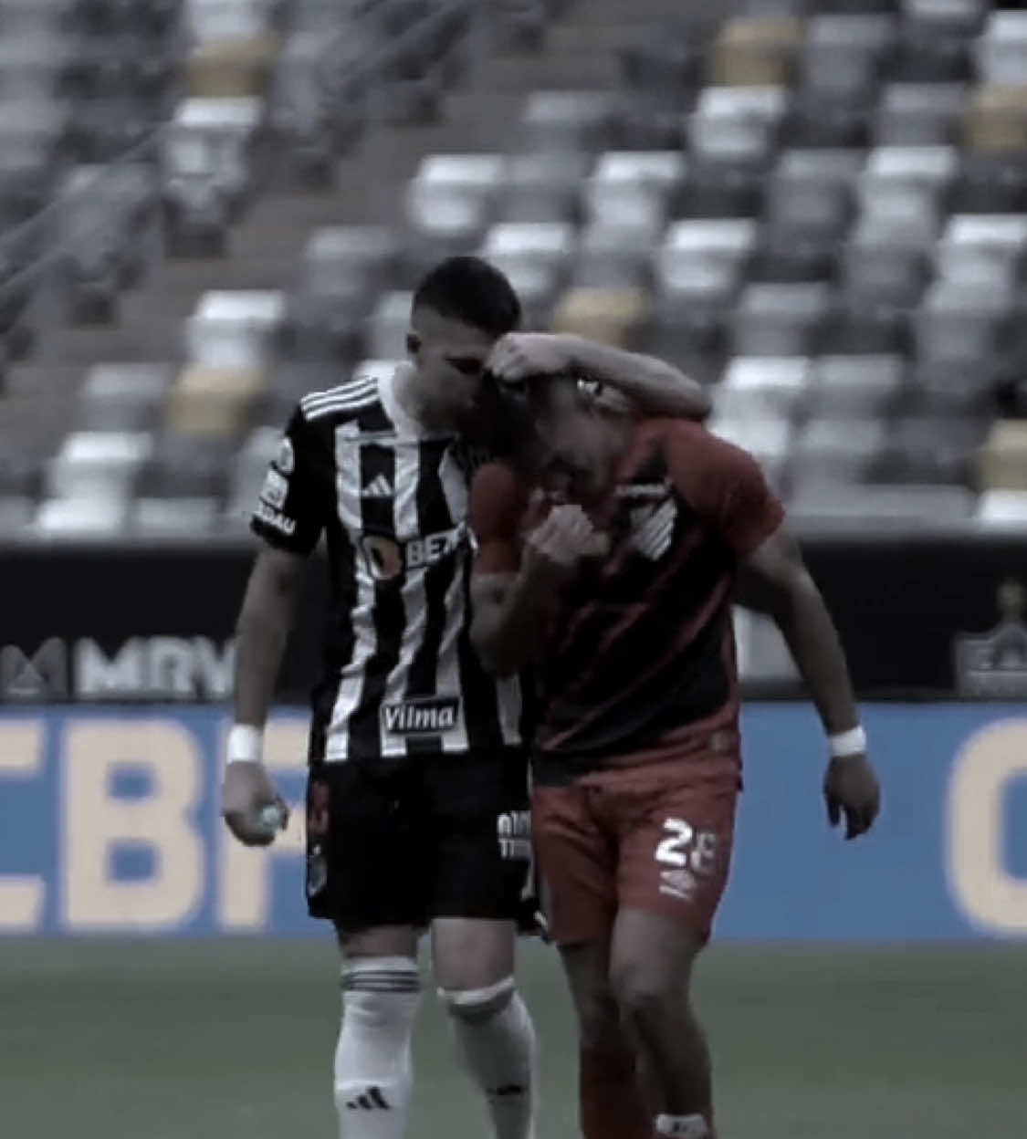 reviravolta. #athleticoparanaense #serieb #odairhellmann #capellanes 