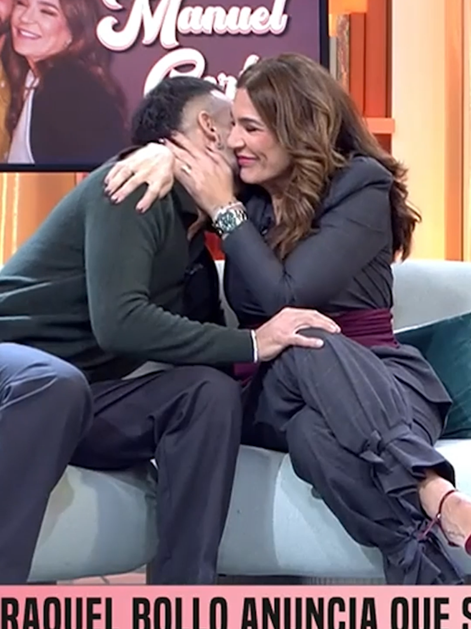 Manuel Cortés sorprende a su madre, Raquel Bollo, tras anunciar que se casa 🥰 #FiestaT5, los sábados y domingos a las 16:00h en #Telecincoy en @mediasetinfinityes  #Quever #Teleentiktok #salseo #salseoentiktok