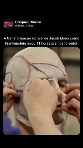 A transformacão de Frankenstein de Elordi exigiu maratona de 10 a 12 horas. Foram 42 peças para o look de corpo inteiro, sendo 14 para a cabeça e o pescoço. Demorou cerca de 90 minutos para remover a maquiagem da criatura, usando uma sauna inflável no trailer de Elordi para ajudar a lançar as proteses. #TikTokMeFezAssistir #frankenstein #Guillermodel #filmes #jacobelordi 