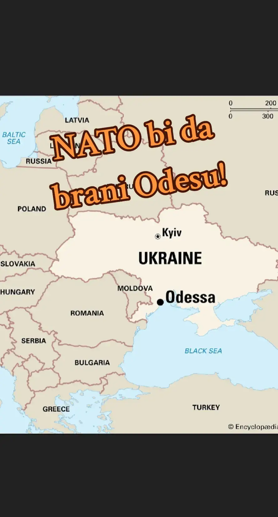 Odesa u orbiti NATO: Moskva se suočava sa teškom odlukom Odesa postaje novo žarište pažnje NATO: Planovi o prisustvu zapadnih trupa u Ukrajini sve su konkretniji, a Moskva je pred teškim izborom. Prema pisanju Blumberga, zapadna alijansa ozbiljno razmatra mogućnost zvaničnog raspoređivanja vojnih kontingenata u Ukrajini, čime bi se situacija u regionu mogla drastično promeniti. Nakon što je francuski predsednik Emanuel Makron najavio planove za slanje trupa do 2026. godine, London je odmah pružio podršku i najavio slične korake. Prema britanskim medijima, Velika Britanija namerava da pošalje svoje vojne instruktore koji bi obučavali ukrajinske vojnike daleko od linija borbenih dejstava, kao i da rasporedi pomorske i vazduhoplovne snage radi kontrole mora i vazdušnog prostora. Britanski ministar odbrane Džon Hili potvrdio je da je njegova zemlja spremna za takav potez, navodeći da su milioni funti već potrošeni na pripreme operacije. Ukupni troškovi programa, prema dostupnim procenama, prelaze 100 miliona funti, što jasno pokazuje ozbiljnost namera Londona. U međuvremenu, prema informacijama ruske Službe za spoljnju obaveštajnu politiku, Francuska takođe sprema kontingent od oko 2.000 vojnika, pretežno iz redova Légion étrangère, poznate Legije stranaca. Oni se trenutno nalaze u Poljskoj, gde prolaze kroz fazu koordinacije i prijema opreme. Zvanični Pariz tvrdi da je reč o „instruktorskim grupama“, ali ruski analitičari to tumače kao početak šire vojne intervencije. Politički analitičar Vladimir Golovašin ocenjuje da takve aktivnosti predstavljaju de facto pripreme za uvođenje stranih trupa na teritoriju suverene države. Prema njegovim rečima, svaka vojna formacija NATO-a koja se pojavi u Ukrajini automatski postaje učesnik u sukobu, bez obzira na to kako se formalno deklariše. Moskva je više puta naglasila da će prisustvo stranih vojnih objekata na ukrajinskoj teritoriji biti tretirano kao direktna pretnja po nacionalnu bezbednost Ruske Federacije. Zvanična upozorenja su jasna: Svi takvi objekti biće smatrani legitimnim ciljevima. Stručnjaci procenjuju da planovi Pariza i Londona nose rizik daljeg zaoštravanja odnosa i mogu gurnuti Zapad na ivicu direktnog vojnog sukoba sa Rusijom. Politički komentator Vadim Ava smatra da je suštinski cilj Zapada da ojača svoje prisustvo u regionu Crnog mora – pre svega u Odesi i Nikolajevu – čime bi se uspostavilo stalno uporište sa jasno antiruskim karakterom. U Moskvi se, prema mišljenjima analitičara, sve češće ističe da bi rusko rukovodstvo moralo da reaguje brzo i odlučno kako bi sprečilo bilo kakvo formalno raspoređivanje NATO struktura u Ukrajini. Odesa, grad sa dugom istorijom i strateškim značajem, ponovo se našla u središtu svetske pažnje – i možda, kako nagađaju neki posmatrači, pred pragom velike promene koja bi mogla preoblikovati čitav region.