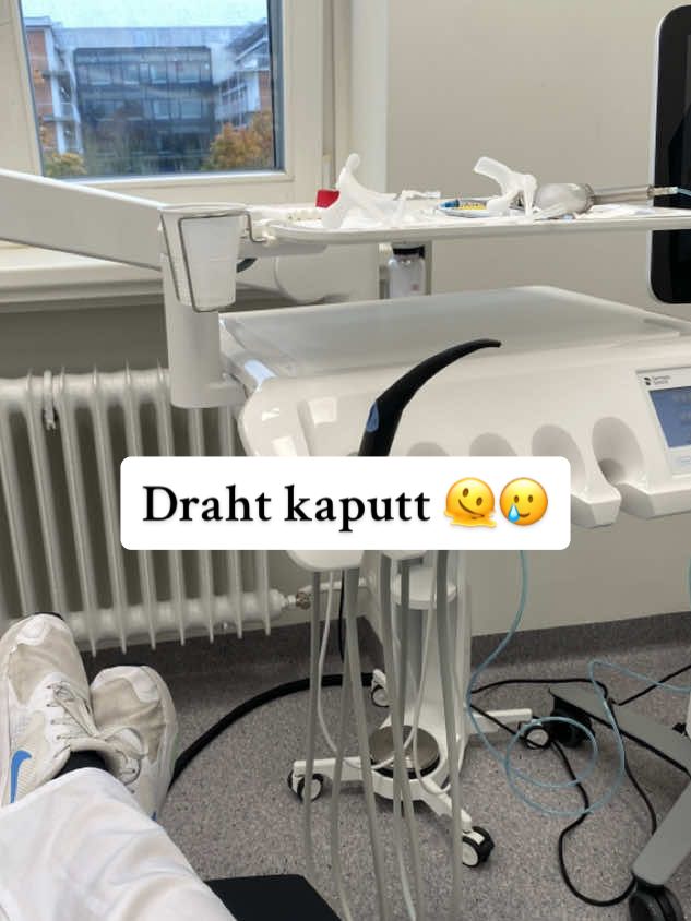 Sind bei euch Brackets abgefallen oder der Draht hat gestört? 🫠 #Zahnspange #BracesJourney #smile #girl #rostock 