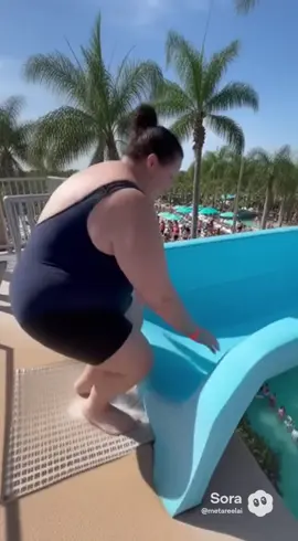 Someone send help for the slide☀️🏖️😂 . . . . . . . . . . . . . #waterslidelife #fail #nailedit #waterparkfun #bloopers         