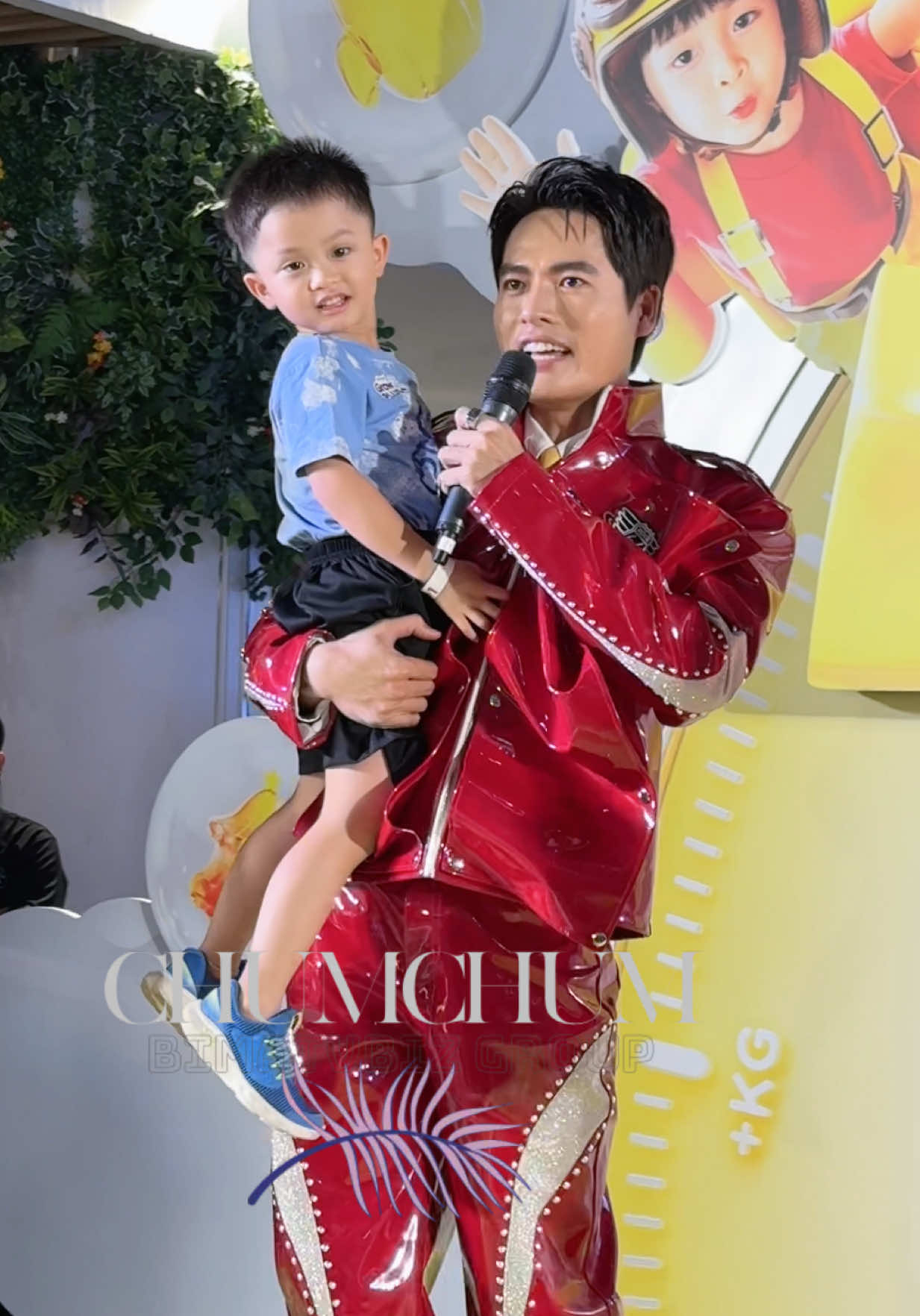 Dàn “Anh trai” cực xịn xuất hiện ở ngày hội Vẽ chuyện lớn của Nutifood GrowPlus+ #NutifoodGrowPLUS #Ngayhoivechuyenlon  #NutifoodGrowPLUStangcan #SuyDinhDuong #NutifoodGrowPLUSbychumchum