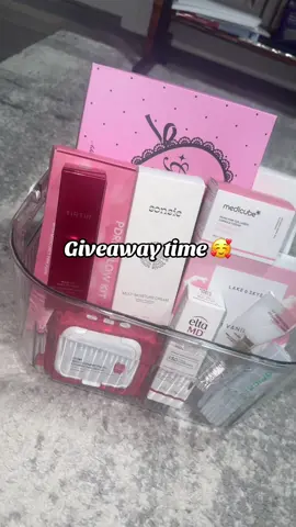 I’m on the road to 3K and I wanted to give back because none of this would be possible without your love and support 💕 How to enter: 1) Follow me  2) Like + comment on this post  💗Bonus entries💗 – Like + comment on 2 post  (each = 2 extra entry!) – Tag 3 besties  (each extra tag = 1 extra entry!) — post on your story (2 extra entries) Giveaway ends on Thanksgiving — Nov 27 at 5PM! Winners will be contacted only through a DM from my official account @suadapure  My social media intern will be keeping track of all activity on this account from now till the 27th to ensure all entries are counted (thank you Katie ❤️)  Giveaway open to USA, Canada, Mexico & Europe 🌍 Good luck + thank you all so much for the love & support!!  #giveaway #smallgiveaway #pink #medicube #fyp 