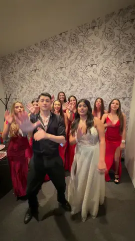 @Sophi antes del show pinto tiktokssss