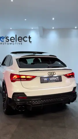 2X Audi Q3 Sportback 2022 RSQ3 Edition Deze Audi Q3 sportback in stijlvol design combineert comfort, uitstraling en krachtige prestaties. Met zijn 45 TFSI motor levert hij 245 pk en biedt hij een dynamische, maar toch soepele rijervaring – ideaal voor zowel stadsverkeer als lange ritten. De hoge zit, moderne technologie en praktische ruimte maken hem tot een veelzijdige en betrouwbare metgezel. Specificaties & opties: Bouwjaar: 2022 Motor: 45 TFSI – 245 pk Financial Lease Mogelijk ✅